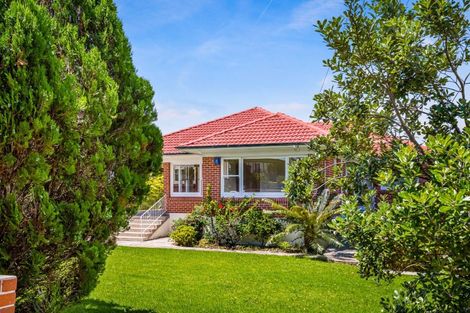 Photo of property in 70 Seacliffe Avenue, Narrow Neck, Auckland, 0622