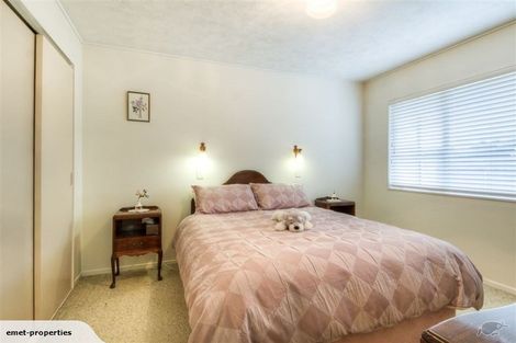 Photo of property in 16 Lannie Place, Greenmeadows, Napier, 4112