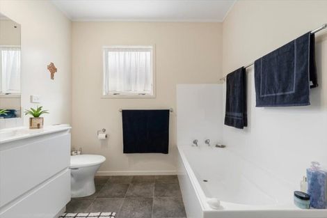 Photo of property in 13 Macloughlin Drive, Te Puke, 3119