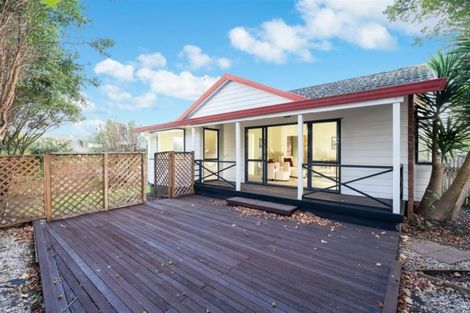 Photo of property in 10 Gillett Place, Botany Downs, Auckland, 2014