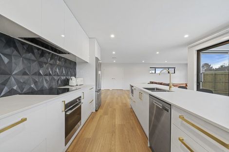 Photo of property in 1 Rewarewa Way, Timberlea, Upper Hutt, 5018