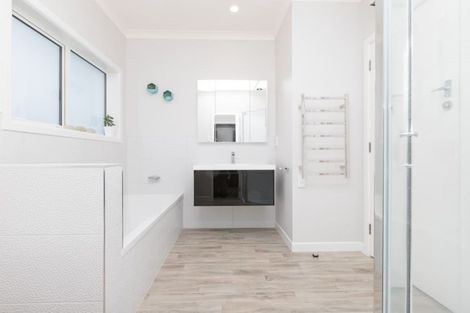 Photo of property in 4 Dover Road, St Andrews, Hamilton, 3200