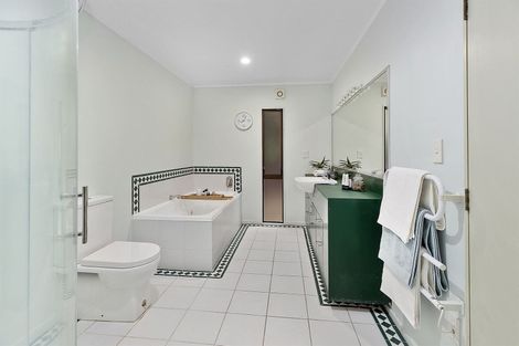 Photo of property in 16a Mana View Road, Paremata, Porirua, 5026