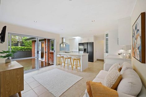 Photo of property in 6 Camira Place, Botany Downs, Auckland, 2010