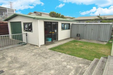 Photo of property in 14 Edgecombe Street, Newlands, Wellington, 6037
