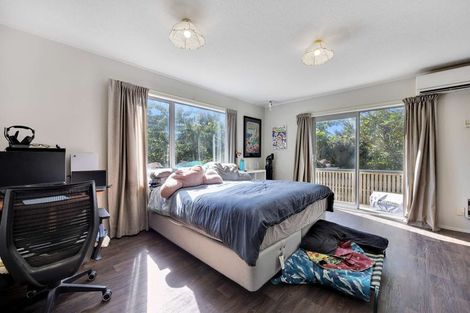 Photo of property in 30a Cheltenham Terrace, Newlands, Wellington, 6037