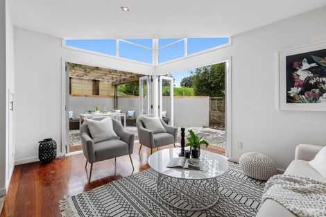 Photo of property in 2/22 Rangatira Road, Birkenhead, Auckland, 0626