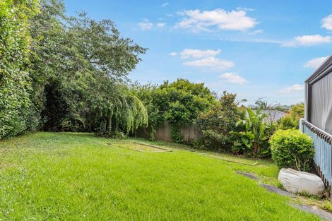 Photo of property in 1/16 Cairnbrae Court, Northcross, Auckland, 0632