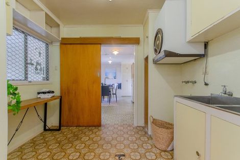 Photo of property in 25 Sullivan Avenue, Mangere Bridge, Auckland, 2022