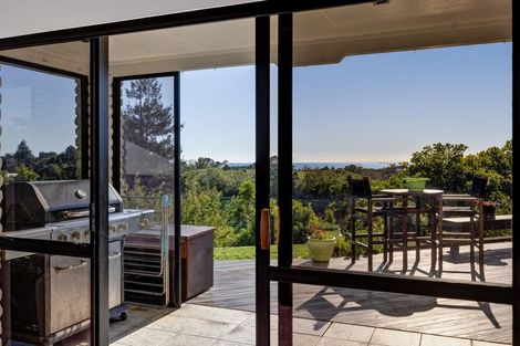 Photo of property in 14 Sequoia Grove, Merrilands, New Plymouth, 4312