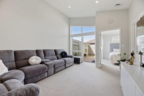 Photo of property in 4a Tiria Drive, Papamoa Beach, Papamoa, 3118