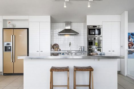 Photo of property in 1/598 Beach Road, Rothesay Bay, Auckland, 0630