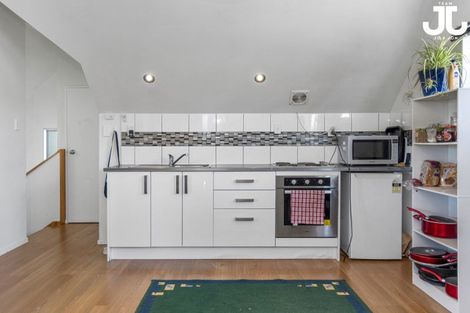 Photo of property in 6a Queen Road, Bellevue, Tauranga, 3110