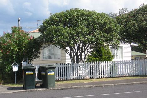 Photo of property in 6 Ellis Avenue, Mount Roskill, Auckland, 1041