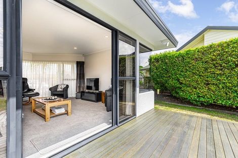 Photo of property in 25 Suncrest Drive, West Harbour, Auckland, 0618