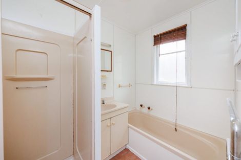 Photo of property in 2 Stoke Place, Awapuni, Palmerston North, 4412