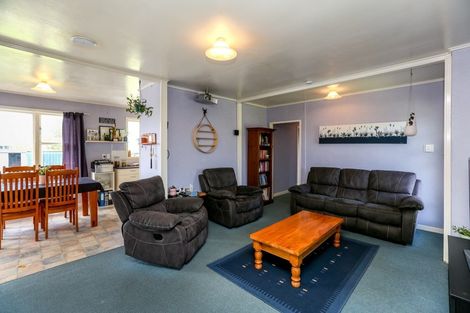 Photo of property in 136 Broadway, Waitara, 4320