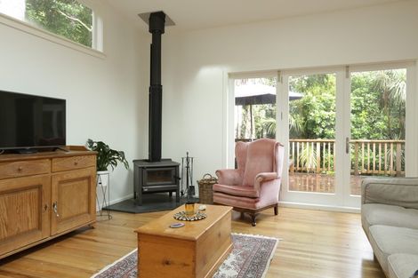 Photo of property in 18 Waima Crescent, Titirangi, Auckland, 0604