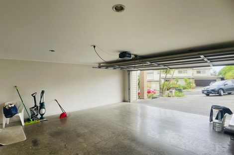 Photo of property in 1 Kenley Heights, Flat Bush, Auckland, 2016