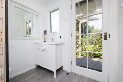 Photo of property in 104 Ferry Road, Clive, 4102