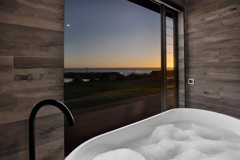 Photo of property in 21 Rosemount Road, Waverley, 4591