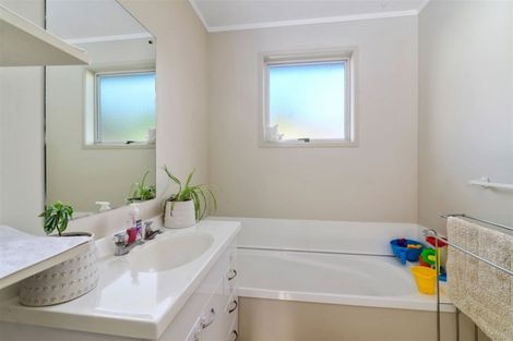 Photo of property in 17 Chaucer Place, Owhata, Rotorua, 3010