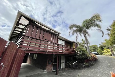 Photo of property in 11 Chequers Avenue, Glenfield, Auckland, 0629