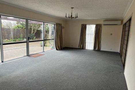 Photo of property in 210 Memorial Avenue, Burnside, Christchurch, 8053