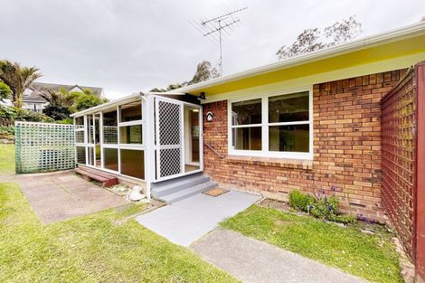 Photo of property in 2/53 Ayton Drive, Totara Vale, Auckland, 0629
