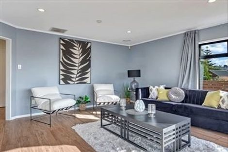 Photo of property in 11 Raphael Place, West Harbour, Auckland, 0618