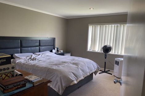 Photo of property in 4 Vicente Place, Oteha, Auckland, 0632