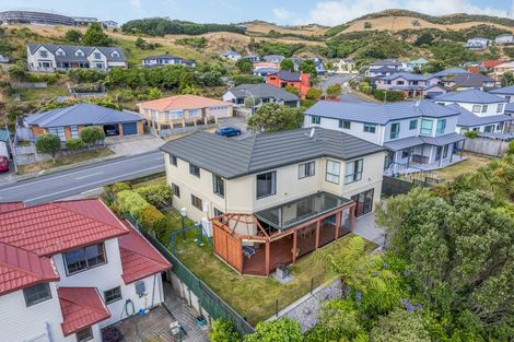 Photo of property in 138 Woodman Drive, Tawa, Wellington, 5028