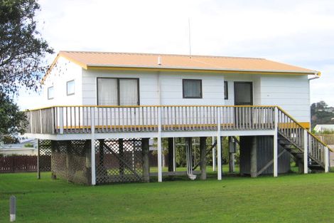 Photo of property in 15 Ngatira Place, Snells Beach, 0920