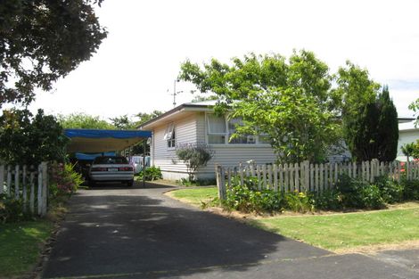 Photo of property in 27 Tarata Crescent, Mangere Bridge, Auckland, 2022