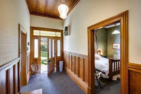 Photo of property in 2 Cobden Crescent, Bluff Hill, Napier, 4110