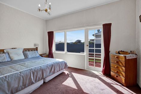 Photo of property in 19 George Street, Hawera, 4610