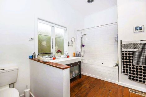 Photo of property in 353 Karori Road, Karori, Wellington, 6012