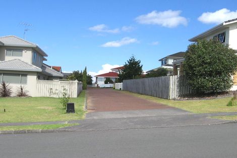 Photo of property in 64 Lagoon Way, West Harbour, Auckland, 0618