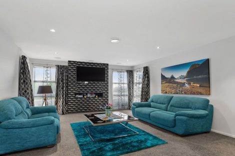 Photo of property in 99 Shillingford Boulevard, Rolleston, 7615