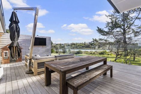 Photo of property in 58 Cobham Crescent, Kelston, Auckland, 0602