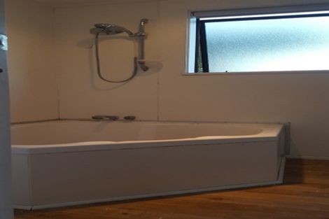 Photo of property in 2/14 Strabo Place, Windsor Park, Auckland, 0632