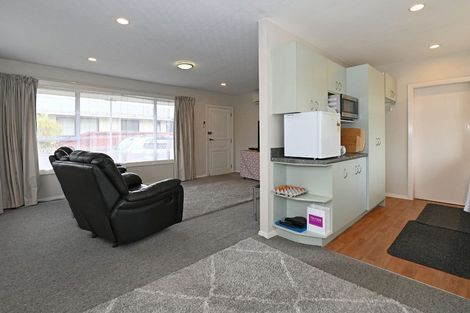 Photo of property in 67 Farquhars Road, Redwood, Christchurch, 8051