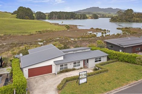 Photo of property in 19 Robertson Street, Raglan, 3225
