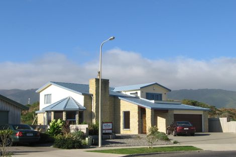 Photo of property in 164 Field Way, Waikanae Beach, Waikanae, 5036