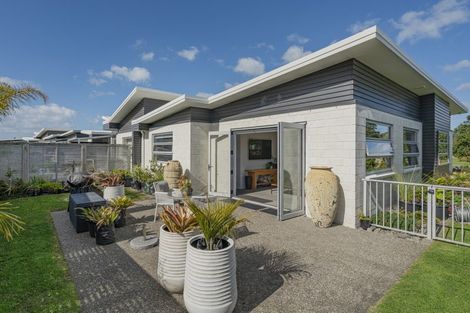 Photo of property in 12 Vanita Drive, Whitianga, 3510