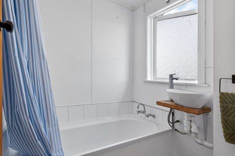 Photo of property in 4 Renfrew Place, Highbury, Palmerston North, 4412