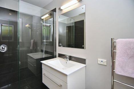 Photo of property in 27a Farnswood Place, Redwood, Christchurch, 8051