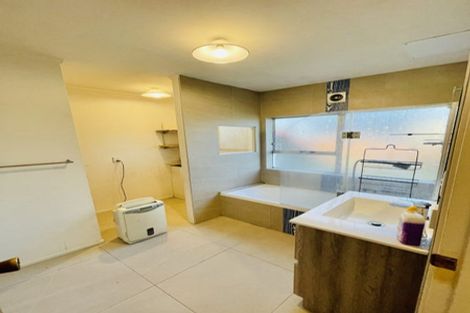 Photo of property in 36 Sunset Road, Unsworth Heights, Auckland, 0632