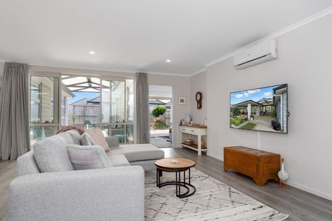 Photo of property in 124 Puhirake Crescent, Pyes Pa, Tauranga, 3112