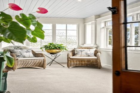 Photo of property in 17 Queen Street, Northcote Point, Auckland, 0627